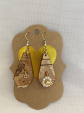 Load image into Gallery viewer, Bark earrings
